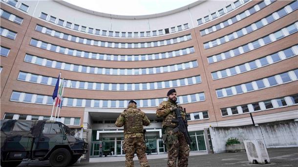 EU-Korruptionsskandal: Gericht erlaubt Auslieferung Gegen die Frau des verhafteten Italieners Antonio Panzeri liegt ein europäischer Haftbefehl vor.