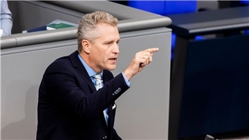 Gegen Petr Bystron (AfD) wird wegen Bestechlichkeit und Geldwäsche ermittelt, nun hat man bei ihm zu Hause Unterlagen für Goldbarren gefunden.