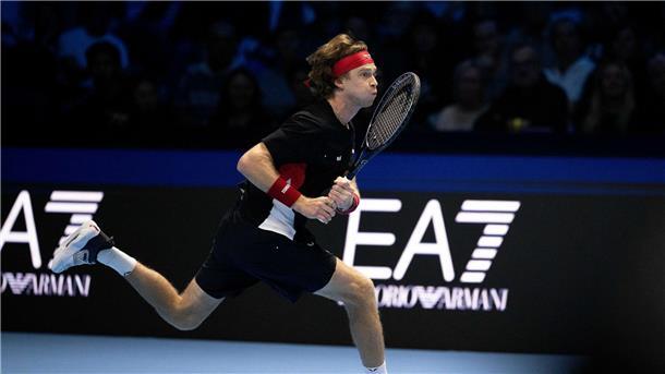 Becker als Zuschauer - Zverev gelingt Auftakt bei ATP Finals Gegen Rubljow gewann Zverev zum siebten Mal im zehnten Duell.