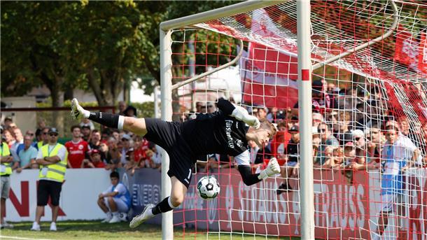 Gegentor zunächst verhindert: Bahlingens Keeper rettet in letzter Sekunde.