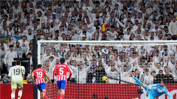 Mbappé rettet Real Madrid im Stadt-Duell die Tabellenführung Gegentreffer für Real Madrid von Punkt. Torhüter Courtois ist machtlos.