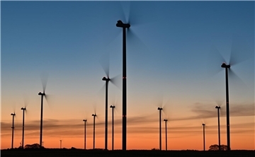 Geht bald die Sonne auf für neue Windräder im Cuxland? Die Ampel-Koalition in Berlin treibt den Ausbau voran, die Kreis-CDU begrüßt das. 