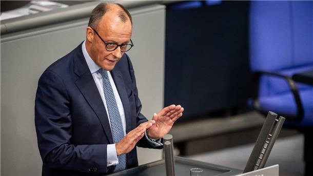 Bundestag: Hitzige Debatte über zu wenig Zeit bei Gesetzen  Geht mit der Ampel-Koalition hart ins Gericht: CDU-Friedrich Merz.