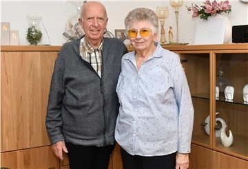 Gekannt haben sie sich schon als Kinder. Inzwischen sind Erika und Wilfried Kuhl seit 65 Jahren verheiratet.