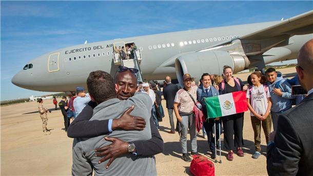 Bundeswehr evakuiert Hunderte Menschen aus dem Sudan Gelandet in Madrid: Auch Spanien flog Landsleute aus dem Sudan aus.