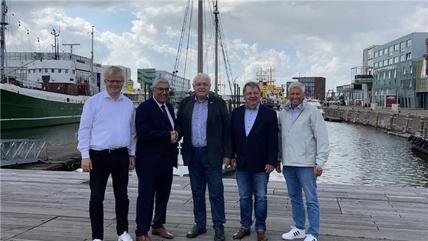 Spendenübergabe am Neuen Hafen Bremerhaven