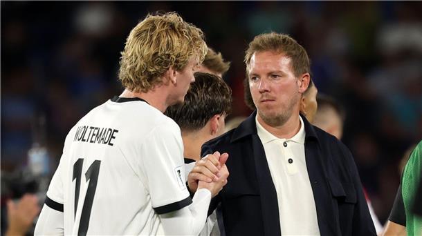 Gemeinsam zur WM 2026? Nick Woltemade (l.) und Bundestrainer Julian Nagelsmann. (Archivbild)
