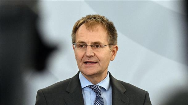 Bundesverfassungsrichter: Generalbundesanwalt Frank gewählt Generalbundesanwalt Peter Frank ist zum Nachfolger von Peter Müller als Richter ans Bundesverfassungsgericht in Karlsruhe gwählt worden.
