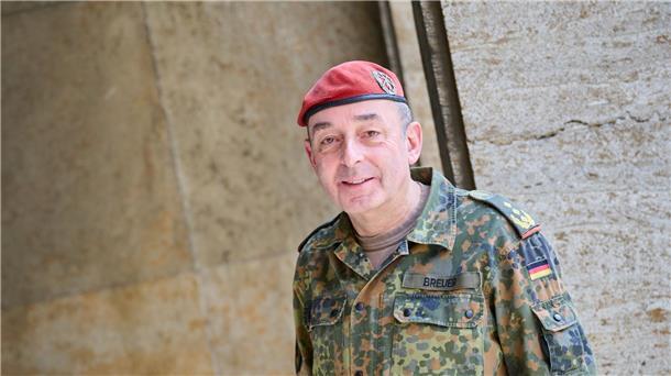 Generalleutnant Breuer soll neuer Generalinspekteur werden Generalleutnant Carsten Breuer soll neuer Generalinspekteur der Bundeswehr werden.