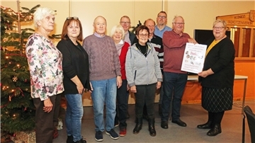 Generationswechsel beim Driftsether Schützenseniorenteam (von links): Annemarie Janssen, Sylivia Puckhaber, Werner und Emke Lüllmann, Lüder und Elisabeth Wittpenn, Karl Puckhaber, Axel Popanski, Karl-Heinz Janssen und Irmtraud Puckhaber.