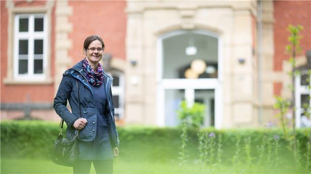 Gegen Stigma: Genesungsbegleiter helfen psychisch Erkrankten Genesungsbegleiterin Julia Kistner hilft Patientinnen und Patienten, mit psychischen Problemen umzugehen.