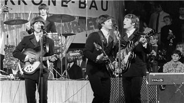 George Harrison, Paul McCartney, John Lennon und am Schlagzeug Ringo Star 1966 in München.