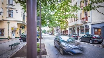 Autos fahren durch die Alte Bürger in Bremerhaven
