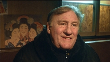 Gérard Depardieu als Gabriel Carvin in einer Szene des Films „Der Geschmack der kleinen Dinge“.