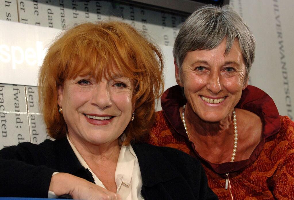 Bella-Block-Erfinderin Doris Gercke mit 88 Jahren gestorben Gercke blieb mit Bella-Block-Darstellerin Hannelore Hoger (links) befreundet. (Archivbild)