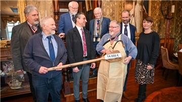 Gruppenfoto, viele Männer