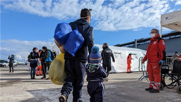 Gerettet: Insgesamt 440 Bootsmigranten waren vor Malta in Seenot geraten - die „Geo Barents“ nahm sie auf.