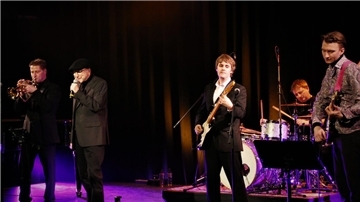 Die Band Gerths Bagaasch auf der Bühne im Theater im Fischereihafen