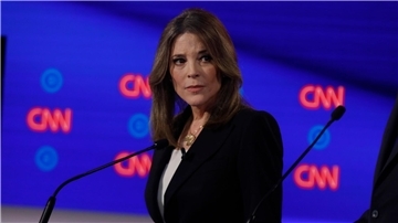 Gerüchten zufolge will die Autorin Marianne Williamson für die US-Präsidentschaft 2024 kandidieren.