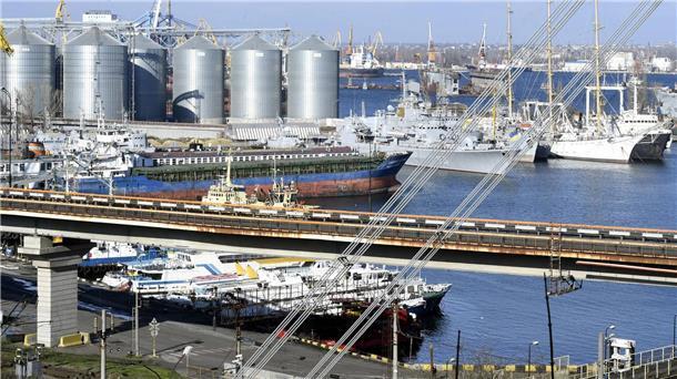 Erdogan: Russland und Ukraine verlängern Getreideabkommen Getreidesilos im Hafen von Odessa. Russland hat einer Verlängerung der Vereinbarung über die weiteren Exporte von ukrainischem Getreide über drei Schwarzmeerhäfen zugestimmt.