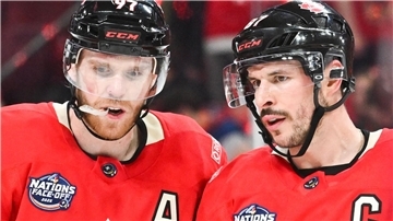 Gewannen das Finale gegen die USA: Kanadas Superstars Connor McDavid (links) und Sidney Crosby.