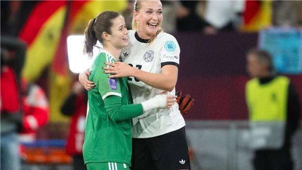 DFB-Talente Kett und Co.: Wücks junge Wilde wirbeln Gewinnerinnen beim Frankreich-Spiel: Torhüterin Stina Johannes (l.) und Debütantin Camilla Küver