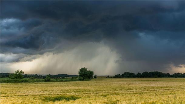 Auf mehr Superzellen-Gewitter vorbereiten Gewitter können heftigen Regen, Wind und sogar Hagel bringen.