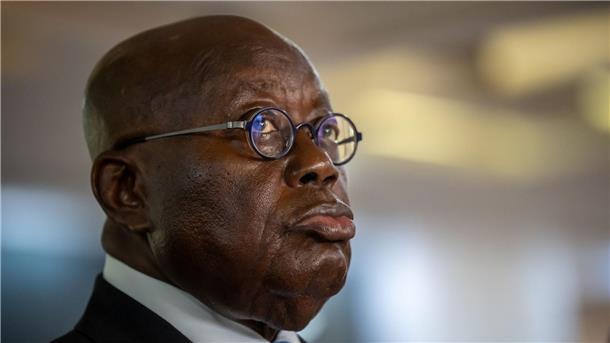 Ghanas Parlament verschärft Strafen für Homosexuelle Ghanas Präsident Nana Akufo-Addo will das sogenannte „Gesetz über menschliche sexuelle Rechte und ghanaische Familienwerte“ unterzeichnen, wenn die Mehrheit seines Volkes dies wünsche.
