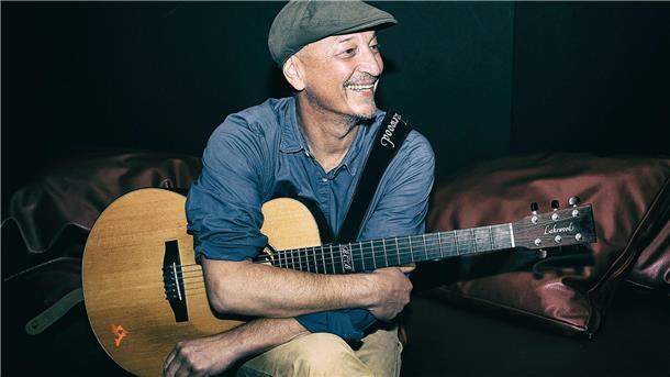 Wohnzimmerkonzert mit Robert Carl Blank in Klein Meckelsen Gibt ein Wohnzimmerkonzert in Klein Meckelsen: Robert Carl Blank.