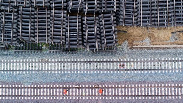 Auto, Bahn, D-Ticket - die Beschlüsse der Verkehrsminister Gibt es auch mehr Geld für den Neubau von Bahnstrecken? (Archivbild)