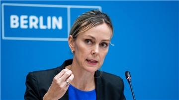 Gibt es Unregelmäßigkeiten in ihrer Doktorarbeit mit dem Titel „Arbeitnehmerberücksichtigung im Übernahmerecht“?: Berlins Verkehrssenatorin Manja Schreiner.