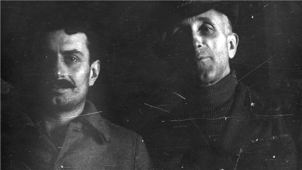 Giovannino Guareschi (links) mit einem Kameraden im Stalag 333 in Benjaminowo.