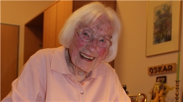 Gisela Maiwald aus Bremerhaven wollte ihren 100. Geburtstag eigentlich feiern. Das fällt nun aus, aber das ist kein Grund für sie, den Kopf hängen zu lassen. 