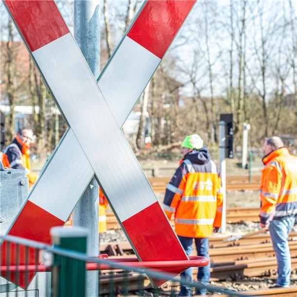 Gleisbauarbeiten zwischen Bremervörde und Oerel führen zu Schienenersatzverkehr Gleisbauarbeiten zwischen Bremervörde und Oerel machen vom 14. bis 21. Oktober Schienenersatzverkehr notwendig.
