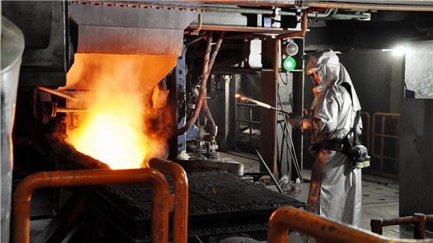 Glencore hat sich bereiterklärt, die Gehälter der Weser-Metall-Beschäftigten vorläufig für die Dauer der Verhandlungen mit dem niedersächsischen Umweltministerium zu bezahlen.