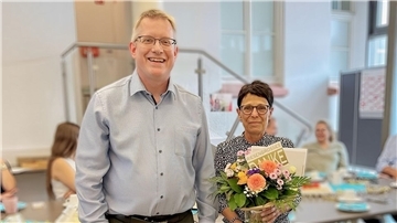 Zu sehen sind von links nach rechts GNSG-Geschäftsführer Matthias Früchtl und Silvia Reiprich