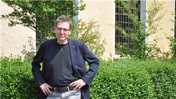 Porträtfoto von Pastor Götz Weber