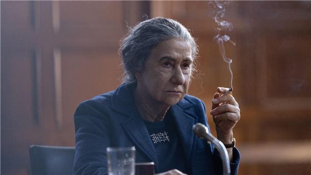 Golda Meir (Helen Mirren) in einer Szene des Films „Golda: Israels eiserne Lady“