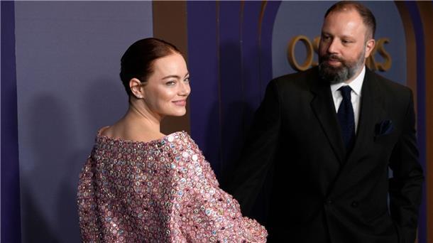 Star-Gala: Ehren-Oscars für Angela Bassett und Mel Brooks Golden-Globes-Gewinner: Emma Stone und Yorgos Lanthimos haben zusammen das Fantasy-Märchen „Poor Things“ gedreht.