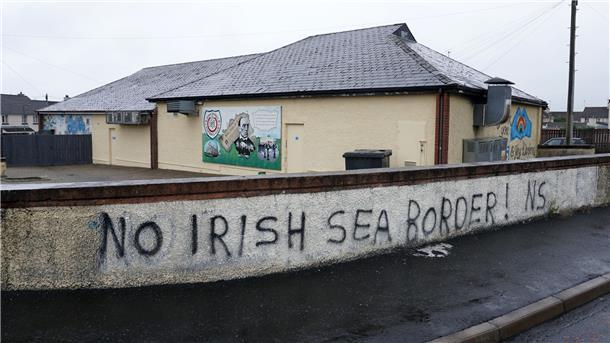Nordirland: Vorwürfe gegen britischen Minister Graffiti auf einer Mauer im nordirischen Londonderry.