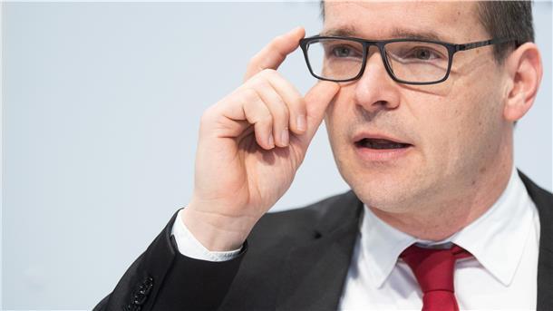 Grant Hendrik Tonne (SPD), Kultusminister in Niedersachsen will keine übereilte Öffnung der Schulen in Niedersachsen.