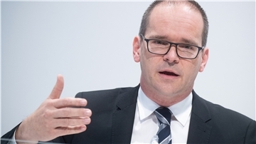 Grant Hendrik Tonne (SPD), Kultusminister Niedersachsen, sagt, dass der Digitalunterricht enorme Fortschritte gemacht hat. 