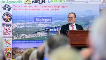 Grant Hendrik Tonne (SPD), Minister für Wirtschaft, Verkehr und Bauen von Niedersachsen, spricht beim „Heidegipfel“ zu dem die Bürgerinitiativen Pro-Alpha-E und der Projektbeirat Alpha-E eingeladen haben.