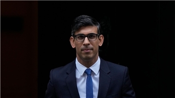 Großbritanniens Premierminister Rishi Sunak verlässt die 10 Downing Street. Die Spekulationen über eine baldige Einigung im Brexit-Streit um Nordirland nehmen immer mehr zu.