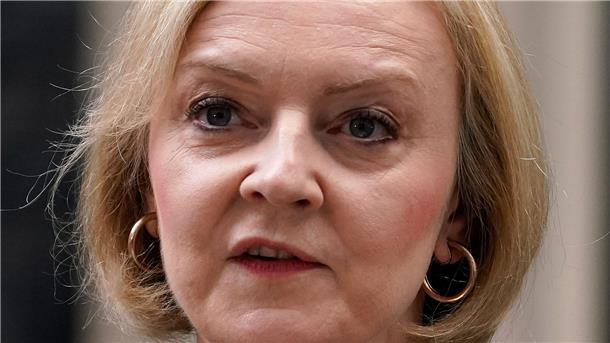 Großbritanniens Premierministerin Liz Truss tritt nach nur sechs Wochen im Amt zurück.