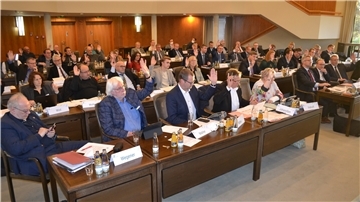 Große Einigkeit gab es bei den Personalentscheidungen auf der ersten Sitzung des neuen Kreistags. Foto Hansen