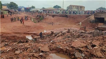 Große Zerstörungen durch eine Unwetterflut im nigerianischen Mokwa.