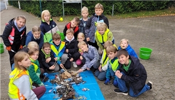 Großes Engagement haben die Schülerinnen und Schüler der Grundschule Midlum – hier die vierte Klasse – beim Umweltaktionstag gezeigt. 