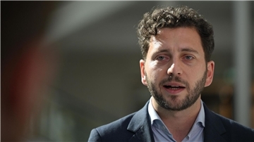 Grünen-Chef Felix Banaszak übte heftige Kritik. (Archivfoto)