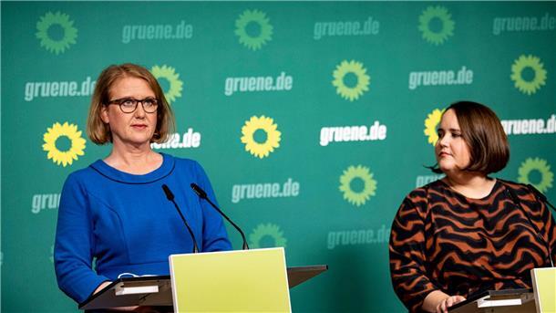 Lang: Keine Diskussion bei Kindergrundsicherung mehr nötig Grünen-Chefin Ricarda Lang stärkt Familienministerin Lisa Paus den Rücken.